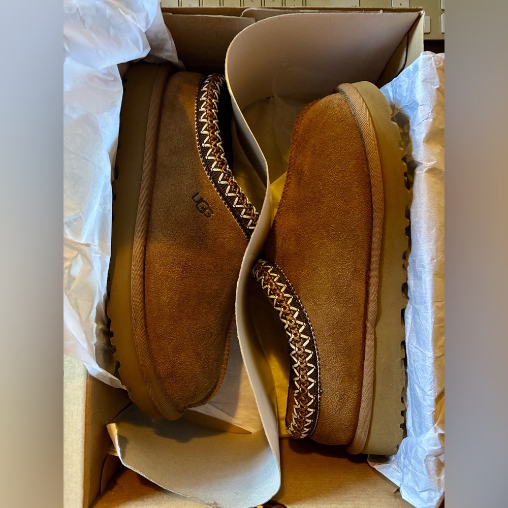 UGG Tasmin II - Chestnut - Women’s US 8 - Picture 3 of 9